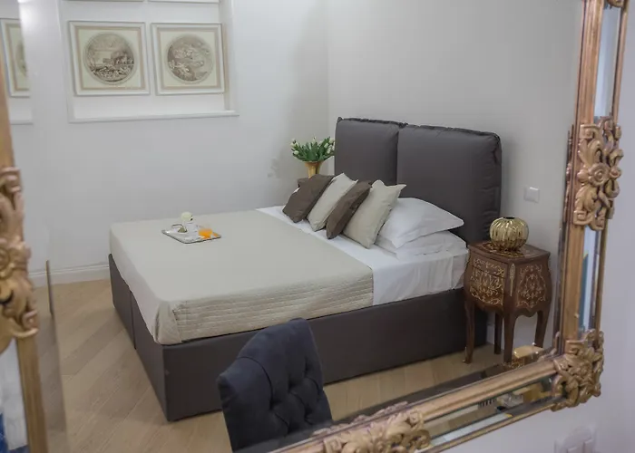Starhome Pantheon Guest house 4*